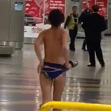 El video viral de una mujer que se desnudó en el Aeropuerto de Miami 