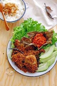 Javanese fried chicken with serundeng grated coconut. Ayam Goreng Kremes Recipe Indonesian Fried Chicken With Crunchy Flakes Indonesia Eats