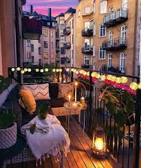 20 Romantic Balcony Lighting Ideas You