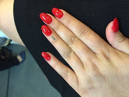 Red acrylic nails are the ultimate chameleon. Short Red Almond Oval Nails Acrylic Nails Coffin Short Oval Nails Red Nails