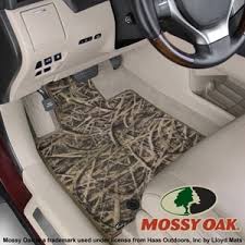 floor with mossy oak camo carpet