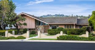 The Brady Bunch House Sold Here S