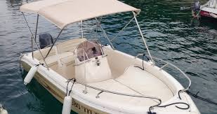 Skladen in oblikovno izredno dodelan čoln ima prav vse »na svojem mestu«. Mieten Sie Ein Ranieri Shark 17 Shark 17 Samboat