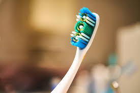 El cepillo sónico ha demostrado mayor eficacia en la limpieza y reducción de placa dental que un cepillo manual. Cepillo Electrico Sonico O Rotatorio Cual Elegir Blog Dentista En Tu Ciudad