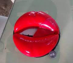 customised lips cake at rs 2000 piece