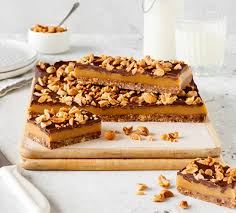 no bake peanut er caramel slice