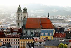 Linz é uma cidade estatutária, ou seja, possui estatuto de distrito. Old Cathedral Linz Wikipedia