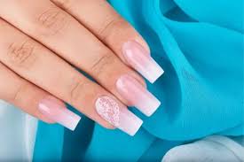 nails with gel polish using a sponge