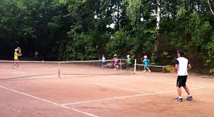 Zajęcia dla dzieci na korcie tenisowym