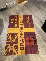bradford city flag 5ft by 3ft