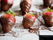 Should homemade chocolate covered strawberries be refrigerated?