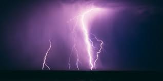 10 striking facts about lightning met
