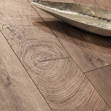 What separates flooringinc.com from other flooring providers is that we shop our competition. Goodhome Lydney Brown Dark Oak Effect Laminate Flooring 1 76m Pack Diy At B Q