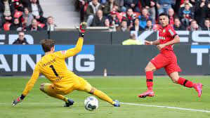 0:3 (0:1) für spiele, die im elfmeterschießen entschieden wurden, geht der spielstand nach 120 minuten in diese wertung ein. Bayer Leverkusen Eintracht Frankfurt 4 0 Kicker