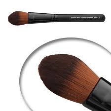 small pointed perfector brush from