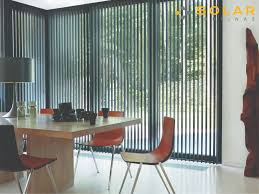 Las cortinas de bandas verticales permiten graduar fácilmente la privacidad y la entrada de luz. Cortina Bandas Verticales Solar Cortinas