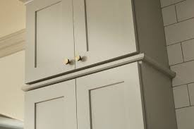 282 960 просмотров • 14 сент. Learn How To Place Kitchen Cabinet Knobs And Pulls Cliqstudios