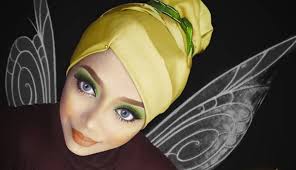 this makeup artist uses her hijab to