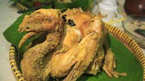Ingkung ayam ialah ayam utuh yang dimasak dengan kondisi ayam yang masih utuh namun sudah dibersihkan bulu dan isi. Nikmati Ingkung Di Tengah Suasana Pedesaan Tribun Jogja