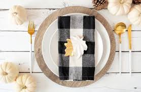 Set the dinner plate in the center of the table setting. 13 Pretty Thanksgiving Tablescape Ideas