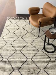 how to choose a rug for the living room