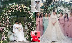Please don't name your son richard if your surname is head. Daughter Of Vincent Tan Marries Business Executive Daily Mail Online