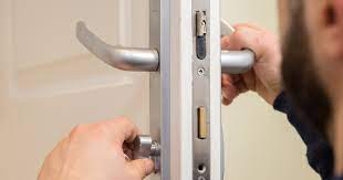 how to fit a bathroom thumb turn lock