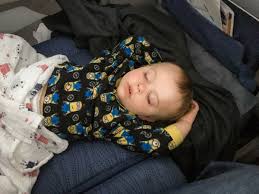 a toddler to sleep on the plane