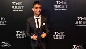 Sein vermögen macht ihn derzeit zum reichsten fußballspieler der welt. Wie Reich Ist Cristiano Ronaldo Gehalt Werbeeinahmen Und Vermogen Von Cr7
