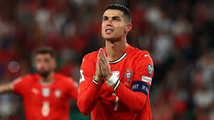 Ronaldo nghỉ thi đấu gần một tháng vì lý do khó tin