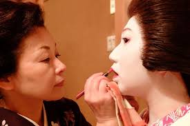 watch the young geisha do their makeup