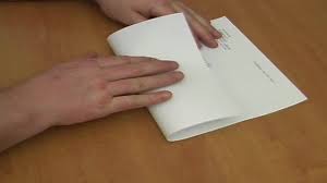 Heute zeige ich euch, wie ihr einen briefumschlag aus einem blatt din a4 papier ganz einfach und schnell selber machen könnt. Video Brief Fur Sichtumschlag Richtig Falten