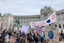 The message is very strong and direct: Fridays For Future Zehntausende Bei Klimademos In Osterreich News Orf At