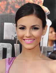 victoria justice makeup on the red