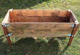easy diy elevated planter box from pallet