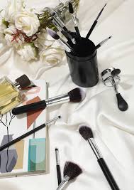 bold black makeup brushes set of