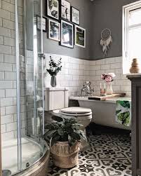 15 bathrooms with beautiful wall decor