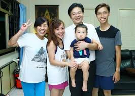I am an expat here and i have to say i have been very impressed by lawrence during this outbreak. Lawrence Wong Many Happy Faces At House Visit Yesterday Facebook
