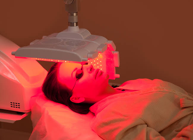 Soin Hydrafacial : efficace ou simple Luminothérapie visage : tout savoir sur les bienfaits de la LED sur votre peau ?