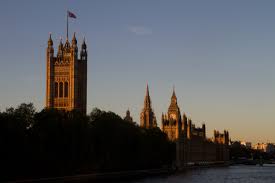 Uno de los paisajes más llamativos del londres invernal es el que vemos en esta imagen: Palacio De Westminster O Casas Del Parlamento Londres Inglaterra El Perro Viajante