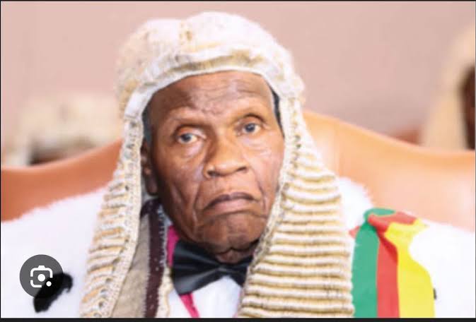 Cameroun : Clément Atangana grand magouilleur et homme de main de Paul Biya contre l'opposition Camerounaise est mort ce dimanche 4 octobre en France. Le Cameroun face à une nouvelle transition institutionnelle. Vidéo
