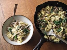 Mushrooms and spinach cook super fast and if you're using frozen spinach, like i am in this recipe, you're essentially just warming it through. Tortellini With Mushrooms Spinach And Italian Sausage