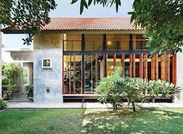 Open floor plans are a signature characteristic of this style. 12 Inspirasi Desain Rumah Tropis Modern Yuk Bikin Hunian Nyaman Seperti Ini Rumah123 Com