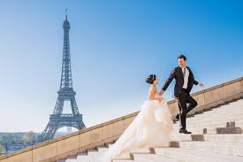 pre wedding photoshoot in paris france
