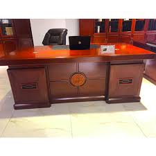 Slate reports that he used it while he served as a senator made of mahogany, it's the only presidential desk that's been topped with green leather. American Standard Solid Wood Designs Wooden Presidential Office Desk In Texas Buy Solid Wood Office Desk Presidential Desk Wooden American Standard Office Desk Product On Alibaba Com