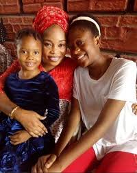 Tope alabi celebrates her daughters birthday (ayomiku) in a unique style. The Life Of Singer Tope Alabi Her Real Age Education Family Controversies Family And Much More Photos Gltrends Com Ng