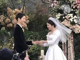 The famous blogger revealed that song hye kyo was the first to propose a divorce, not song jong ki. Songsongcouple Song Joong Ki And Song Hye Kyo Home Facebook