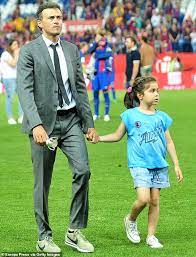 A la edad de los once años, luis enrique entró a. Former Barcelona And Spain Manager Luis Enrique Announces Death Of 9 Year Old Daughter Xana Daily Mail Online