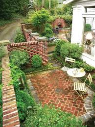 Small Backyard Landscaping Courtyard
