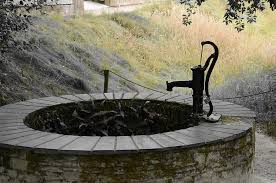 Manual Water Pump Fountain Rude